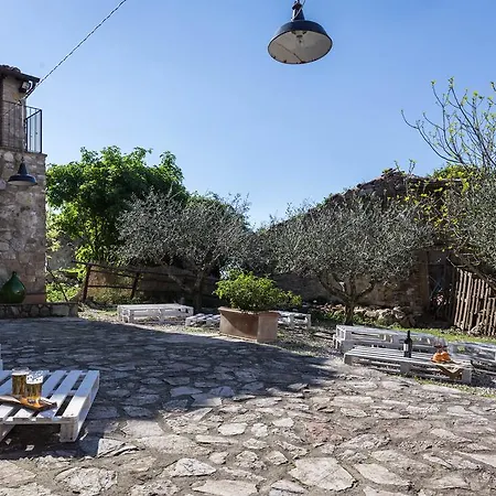 Torre Valbiancara Country house